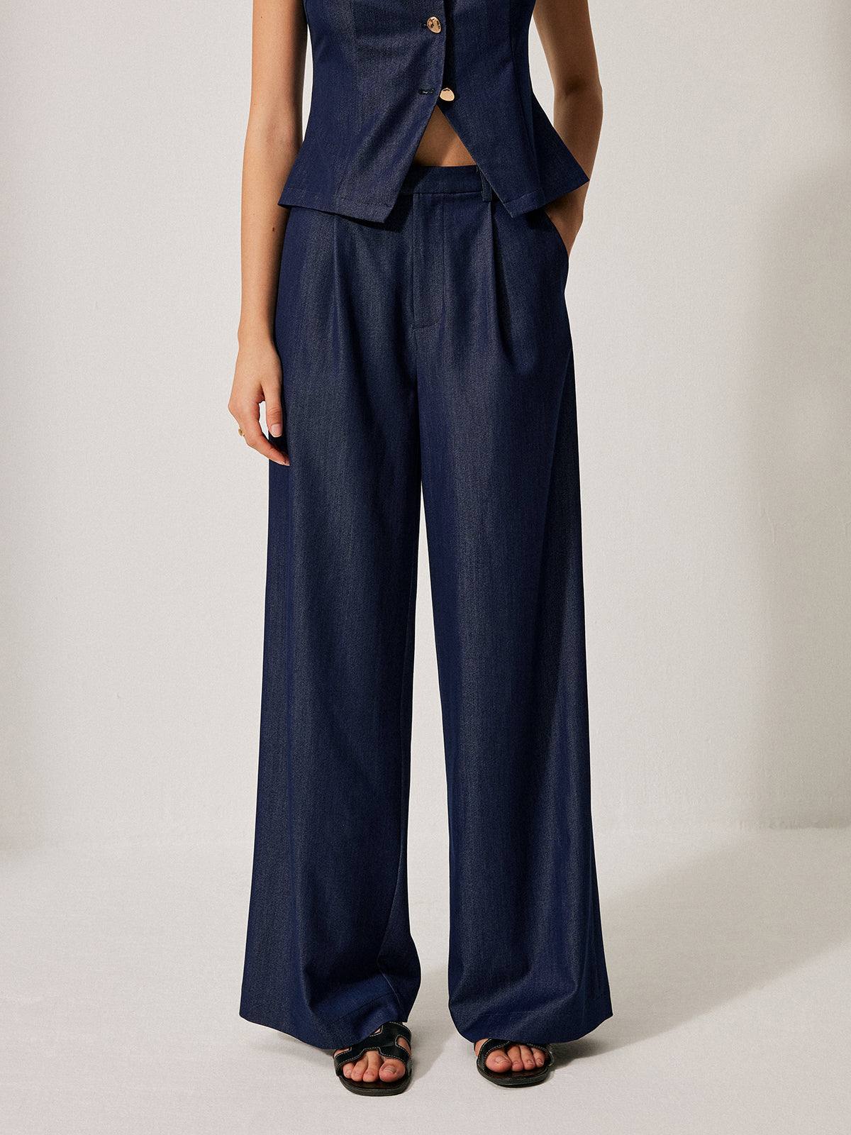 Mid-Waist Pocket Detail Pants