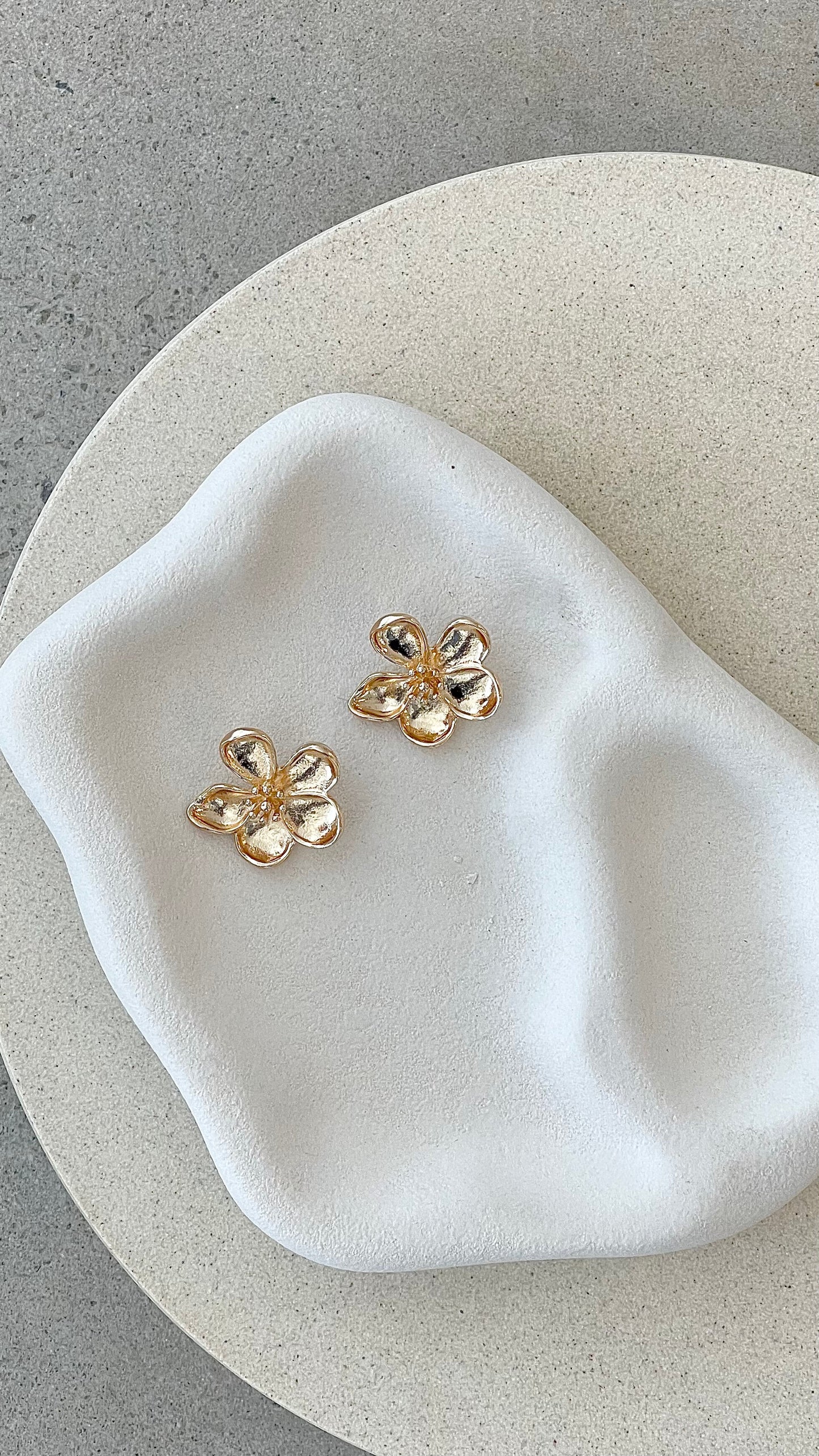 Mare Earrings - Gold
