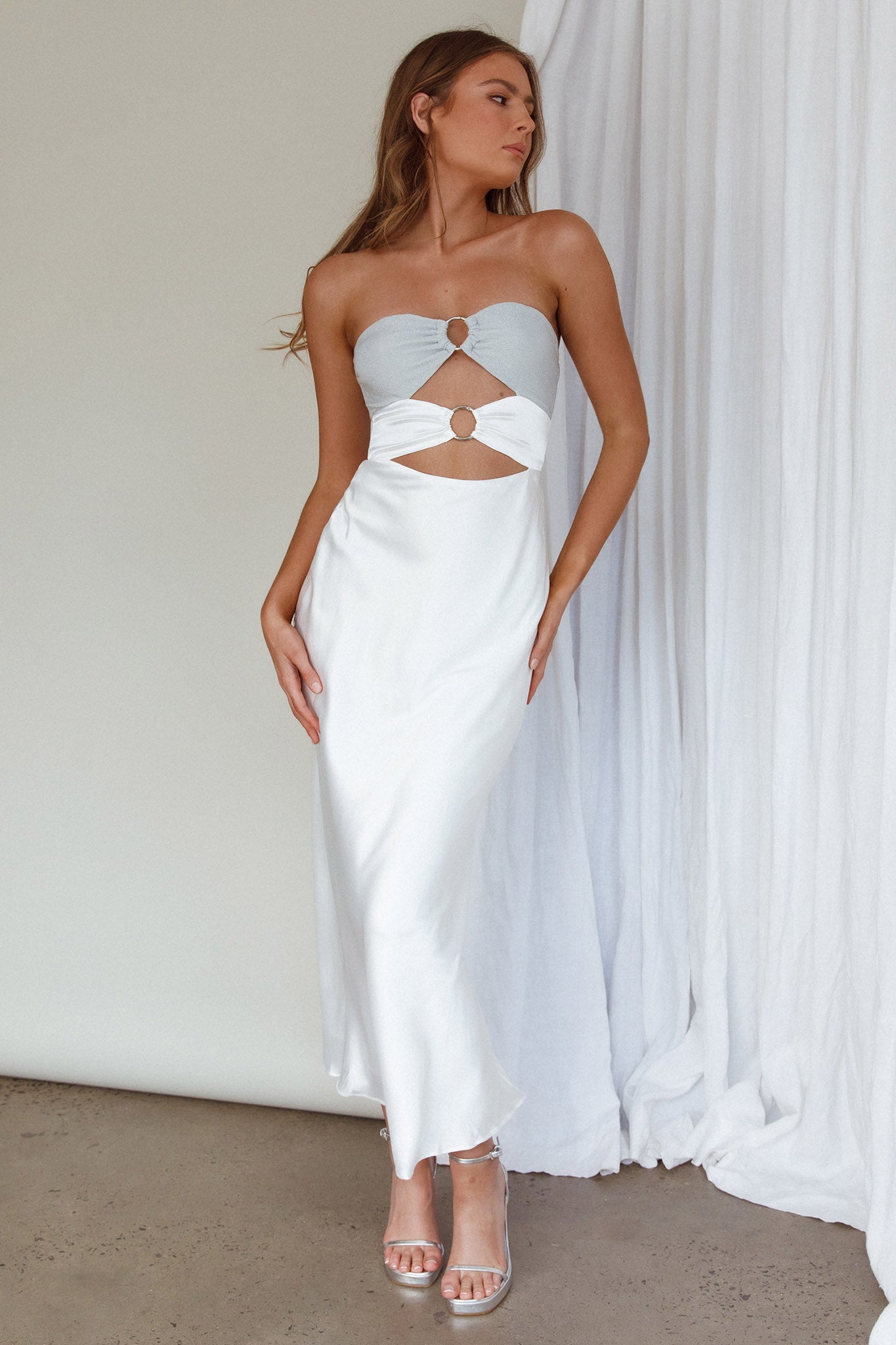 L'Amore Cut-Out Bodice Midi Dress Silver/White